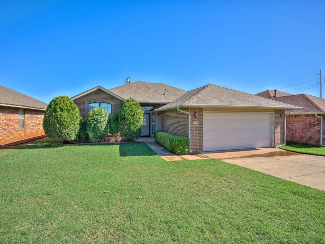 Foto principal - New In Moore Home Available now!