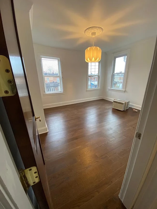 Building Photo - 2700 Saint Paul St