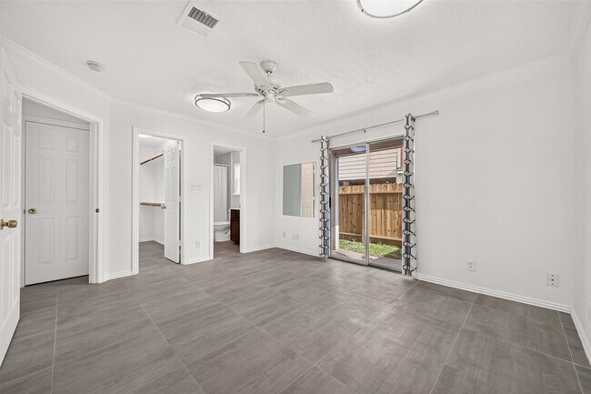 Foto del edificio - 12502 Venus Park Ln