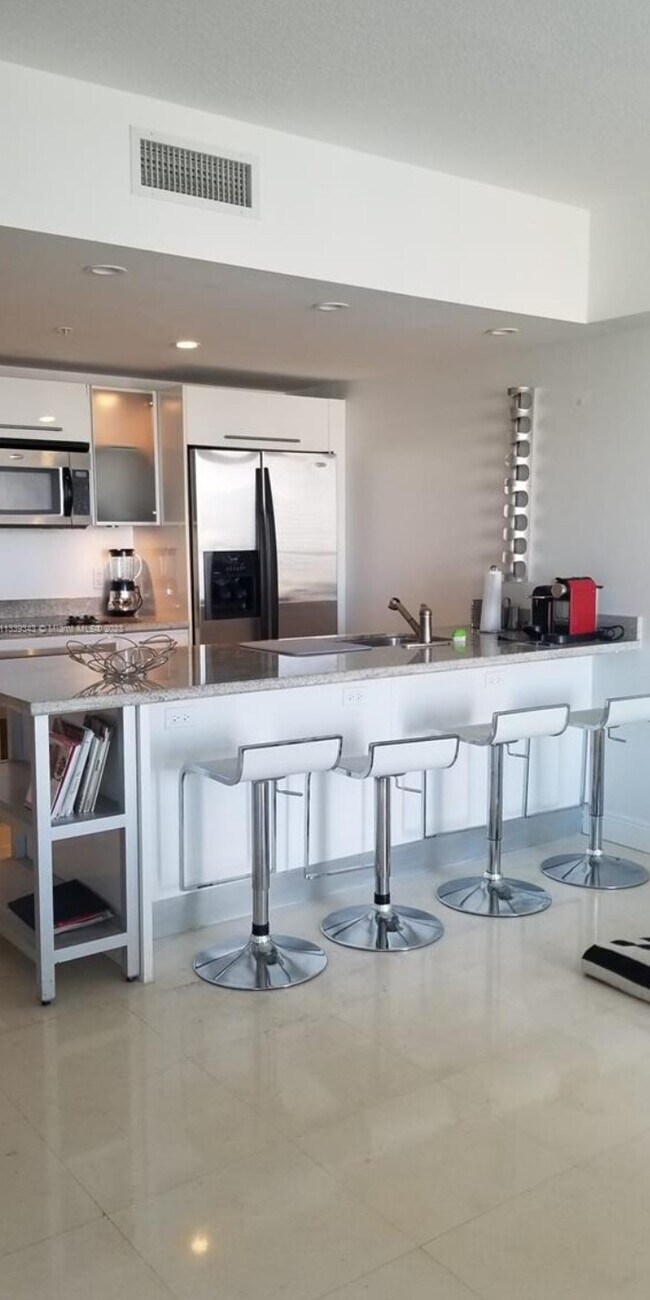 Foto del edificio - 185 SW 7th St