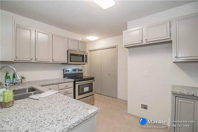 Foto del edificio - 3 br, 2 bath House - 6909 Bentley Ave