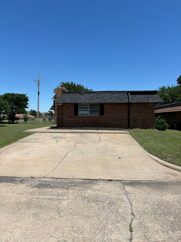Primary Photo - 6619 NW Denver Ave