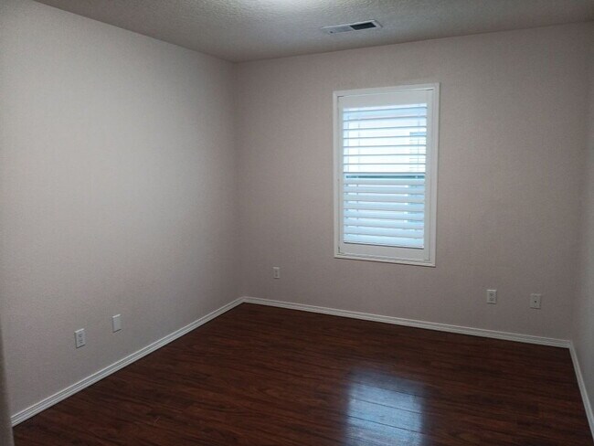 Foto del edificio - Single Family Home