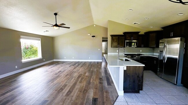 Building Photo - 147 Summerwood Ct