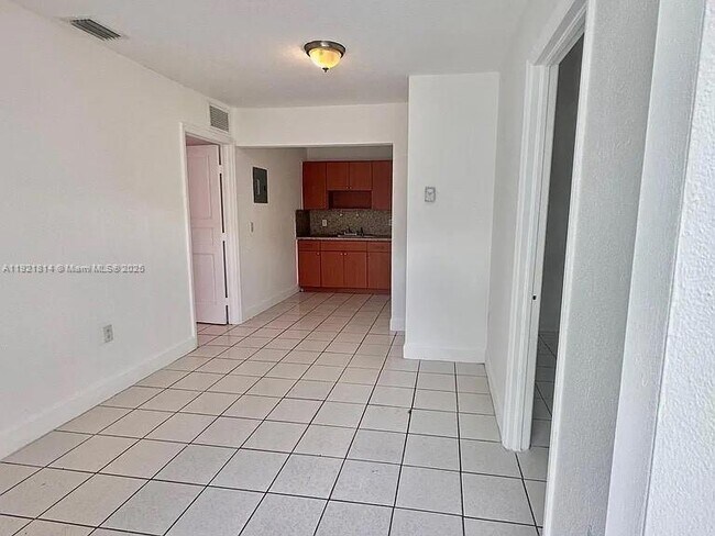 Foto del edificio - 2731 NW 27th St