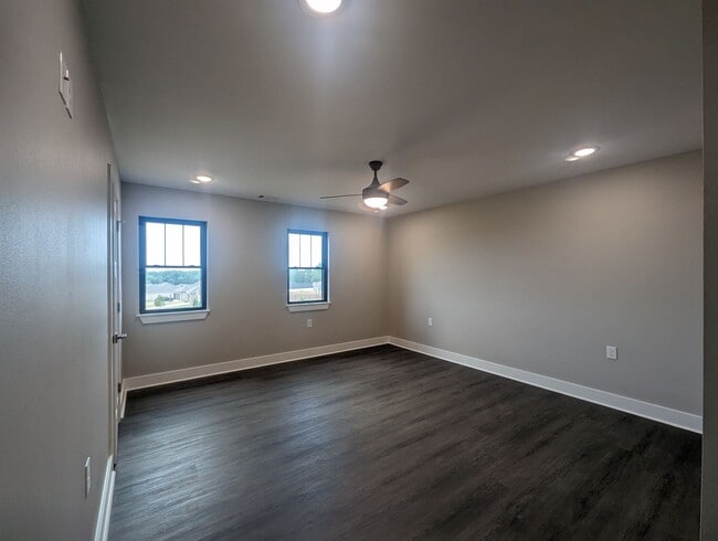 Building Photo - 3 Bedroom/2 Bathroom New Construction Town...