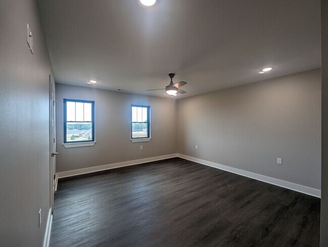 Foto del edificio - 3 Bedroom/2 Bathroom New Construction Townhouse in Southside