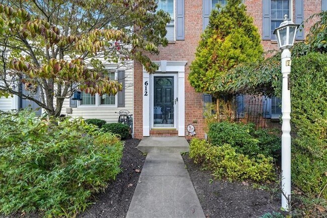 Foto del edificio - 612 Hunting Creek Rd
