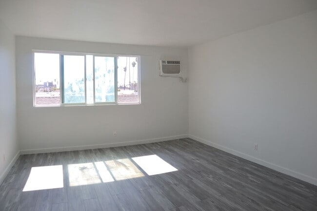 Foto del edificio - Bachelor Studio in Heart of Koreatown!