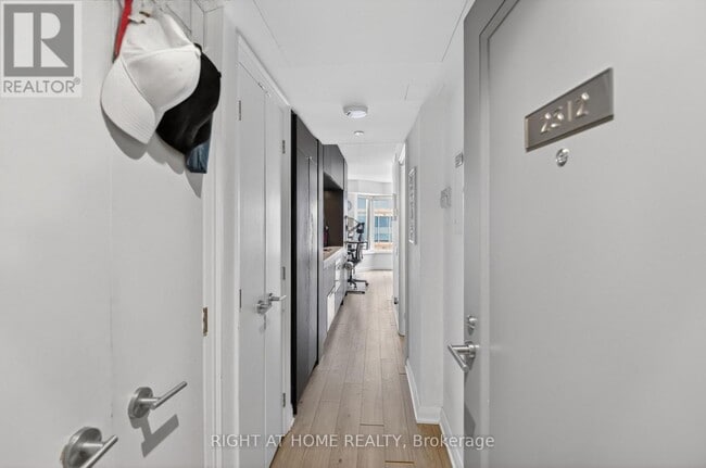 Building Photo - 155 Yorkville Ave