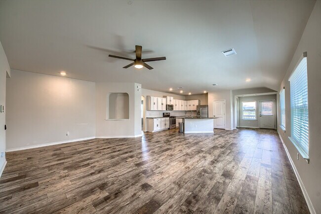 Foto del edificio - Welcome to this beautifully maintained 4-bedroom, 2-bathroom home in the highly desirable Whisper...