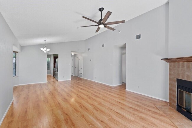 Building Photo - 2406 Meadow Brook Dr