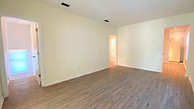 Building Photo - 746 Clairmount Ave