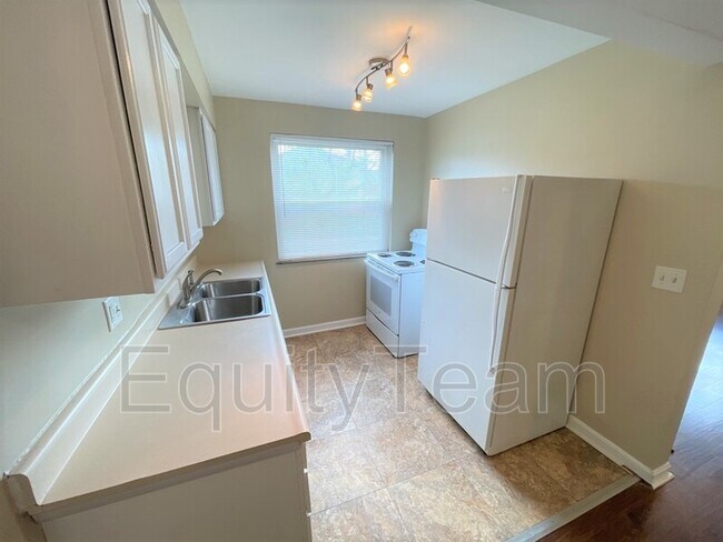 Building Photo - 3918 E Gatewood Ln
