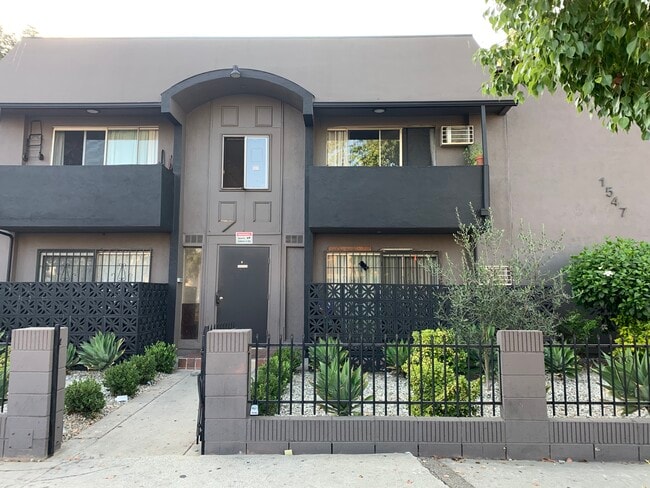 Building Photo - 1547 S St Andrews Pl