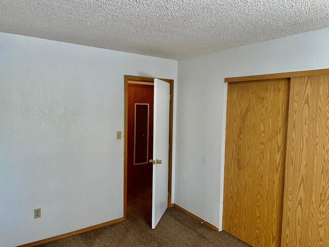 Foto del edificio - 1st Floor 2 Bedroom in a Gated Community!