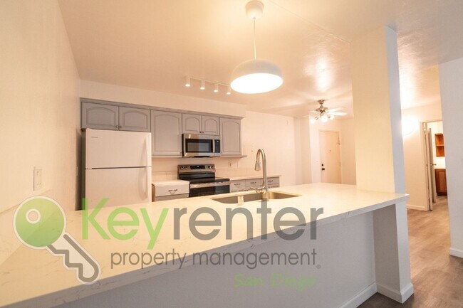 Foto del edificio - Walking distance to Fashion Vally Mall |2 minute drive to both North and South 163, as well as I-8