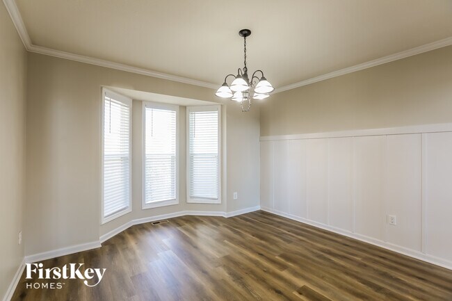 Foto del edificio - 819 Trailway Dr