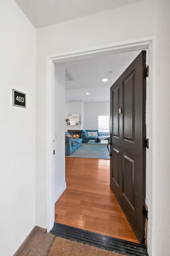 Building Photo - 1135 Rexford Dr