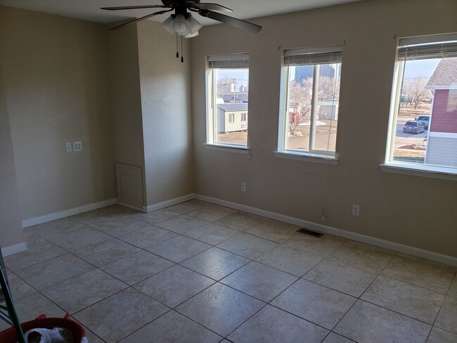 Building Photo - 206 Prairie Ave