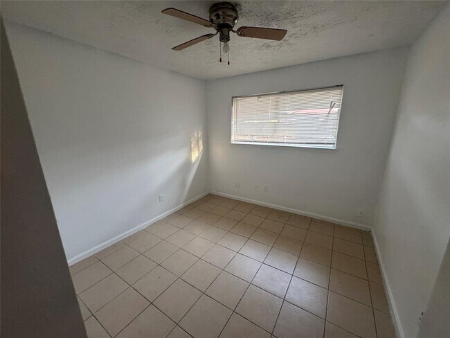 Foto del edificio - 6635 Deer Ridge Ln