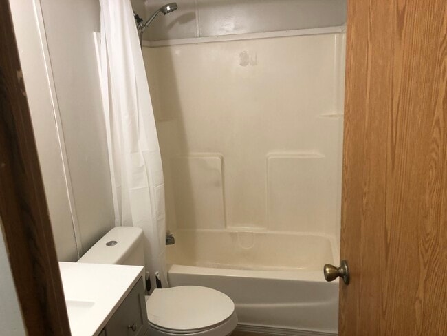 Building Photo - 1151 Oakwood Rd