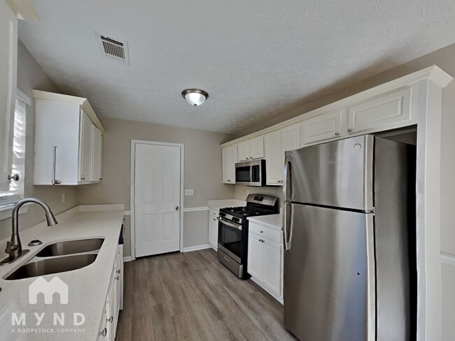 Building Photo - 301 Lacebark Ln