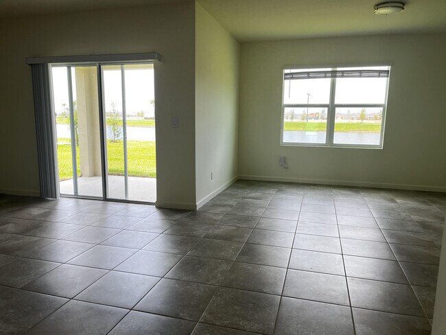 Foto del edificio - 12263 Arabella Dr