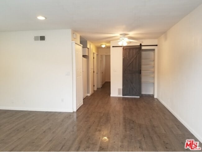 Building Photo - 28014 Robin Ave