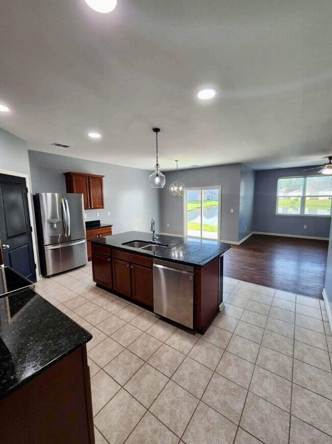 Foto del edificio - 884 Hayes Point Cir