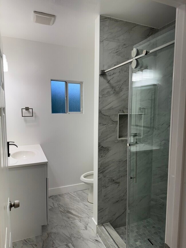 Foto del edificio - 1003 Clement St