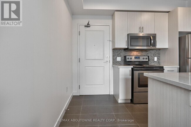 Photo du bâtiment - 2490 Old Bronte Rd