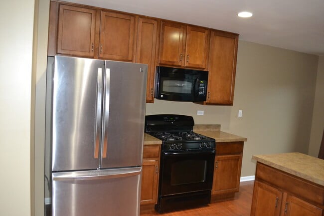 Building Photo - 406 Valentine Way