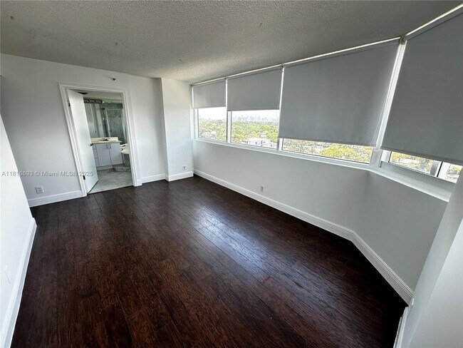 Foto del edificio - 3411 Indian Creek Dr