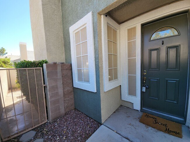 Foto del edificio - Great Corner Unit Townhouse in the heart o...