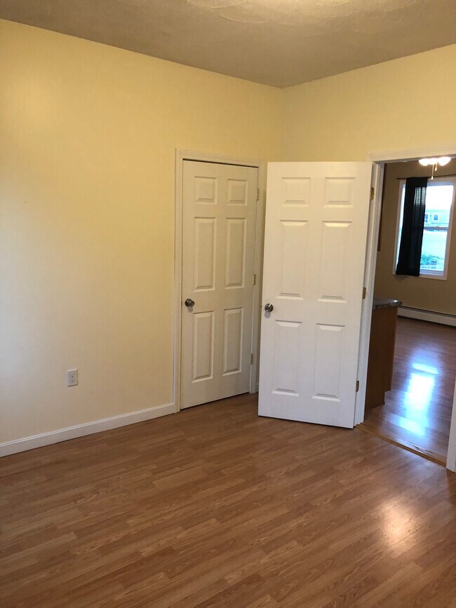 Foto del edificio - 42 Pond St