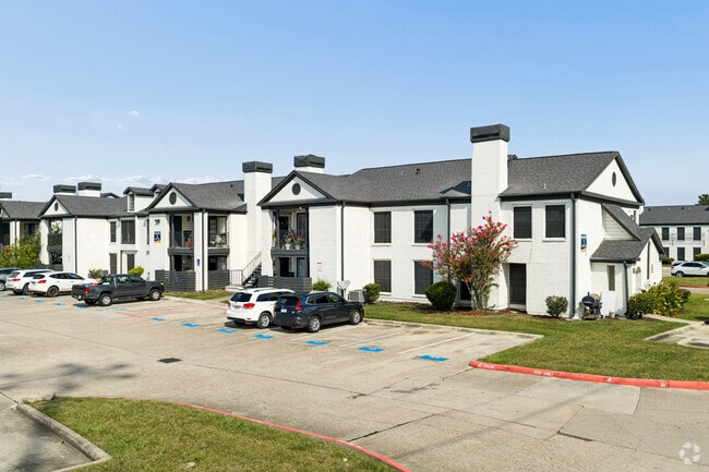 Building Photo - The Claridge Apartments
