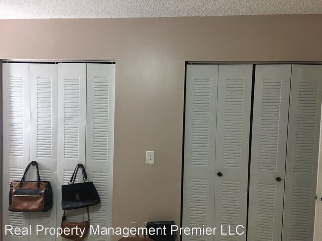 Building Photo - 1 br, 1 bath House - 2031 Renaissance Blvd...