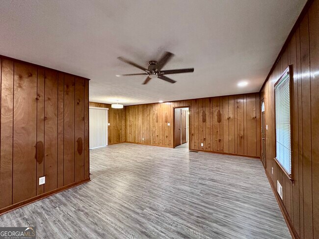 Foto del edificio - 5506 Woodland Dr