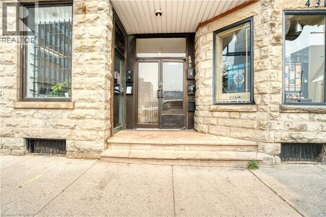 Building Photo - 432 Clarence St