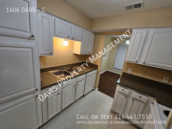 Building Photo - 1406 Darr St