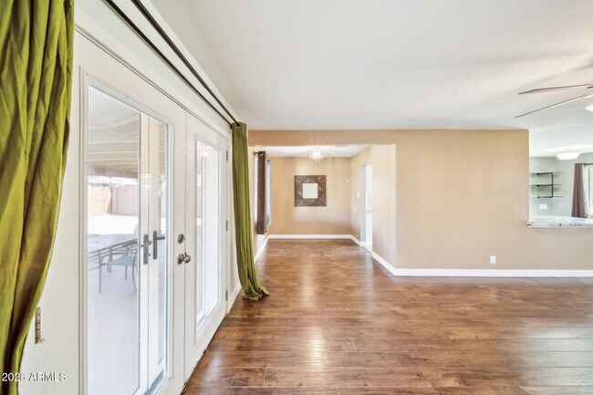 Building Photo - 2320 W Whitton Ave