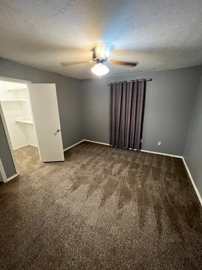 Foto del edificio - 2103 Heather Hill Ln