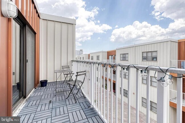 Building Photo - 2702 Lighthouse Pt E