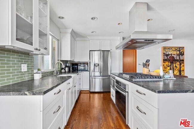 Foto del edificio - 6052 W 76th St
