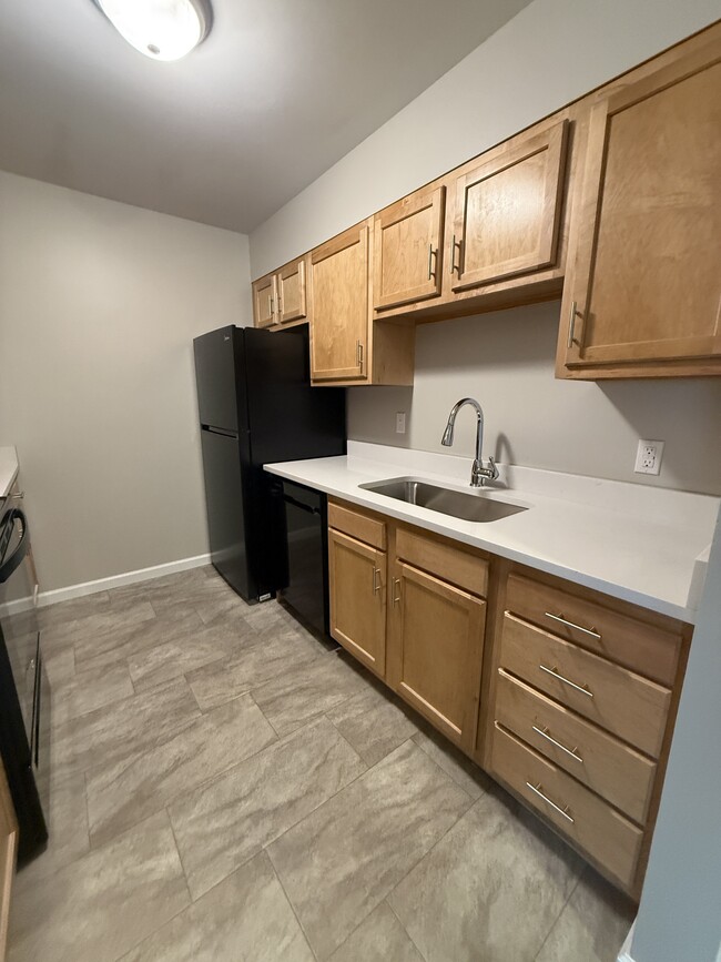 Building Photo - Shoreline Apartments