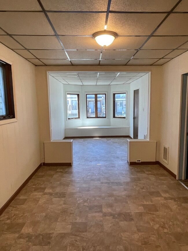 Building Photo - 70 6th Ave