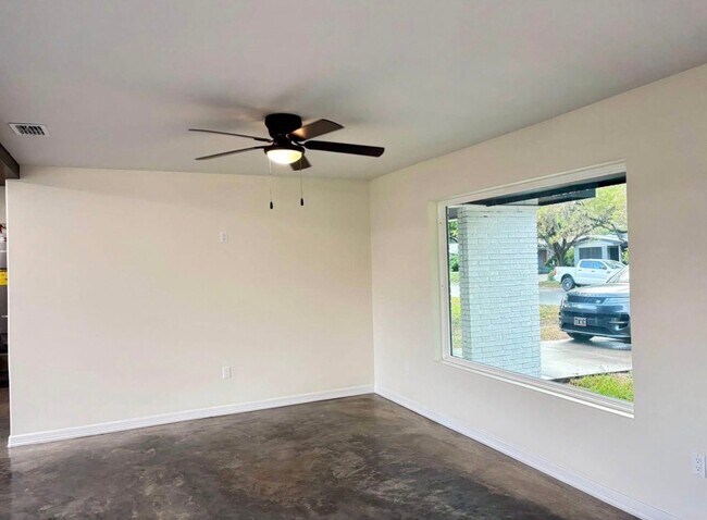 Foto del edificio - 2125 Camellia Ave