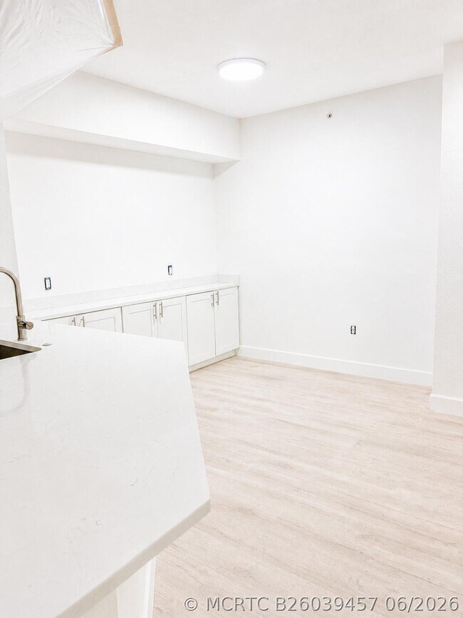 Building Photo - 3023 Alcazar Pl