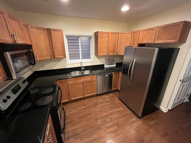 Foto del edificio - Charming 2 BR/1.5 BA EOG Townhome in Anaco...
